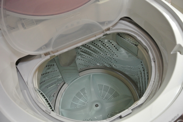 縦型洗濯機の乾燥機能☆臭いが気になる！考えられる原因とは？